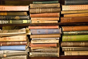 Piles de livres anciens