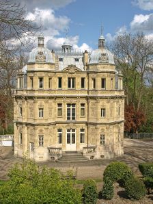 800px-Maison_Dumas_Château_de_Monte-Cristo_01