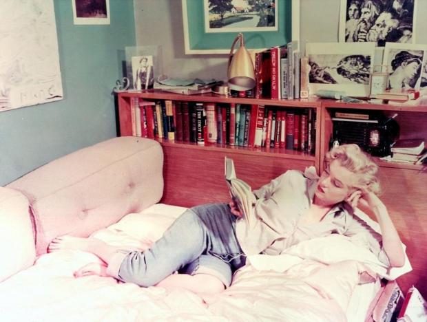 marilyn-reading
